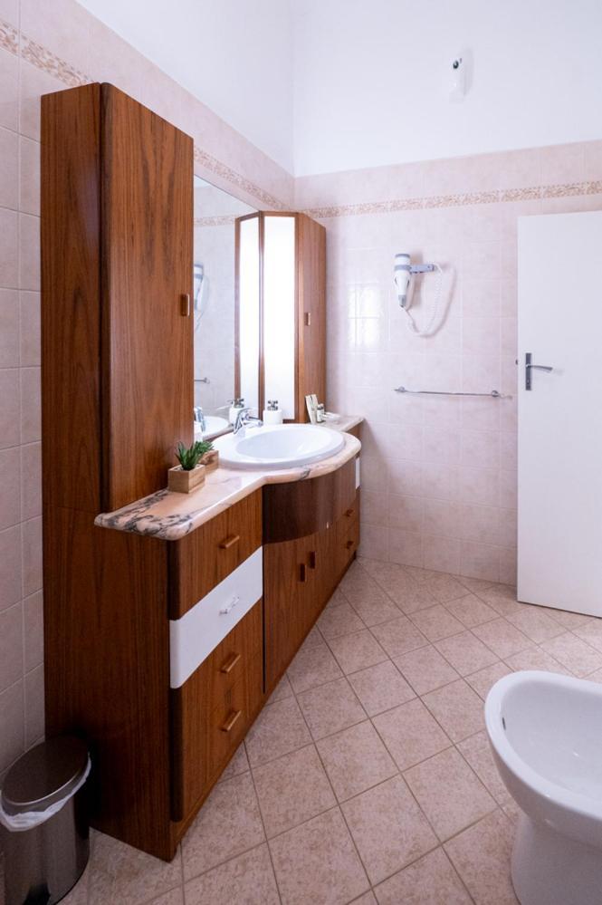 אלברובלו Dea Luxury Casa Vacanze- Zona Chiesa A Trullo - מראה חיצוני תמונה
